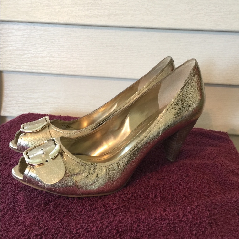 BCBG Gold Peep Toes